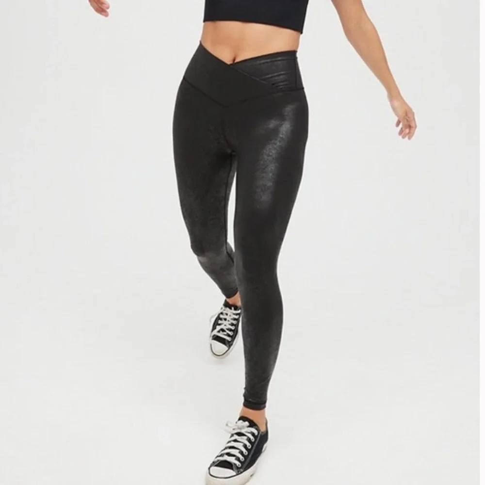 Aerie Offline Crossover Pebbled Faux Leather Leggings | Black‎ | medium